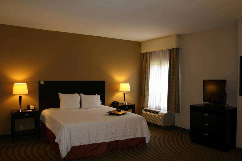 Hampton Inn Biloxi-Ocean Springs Номер фото